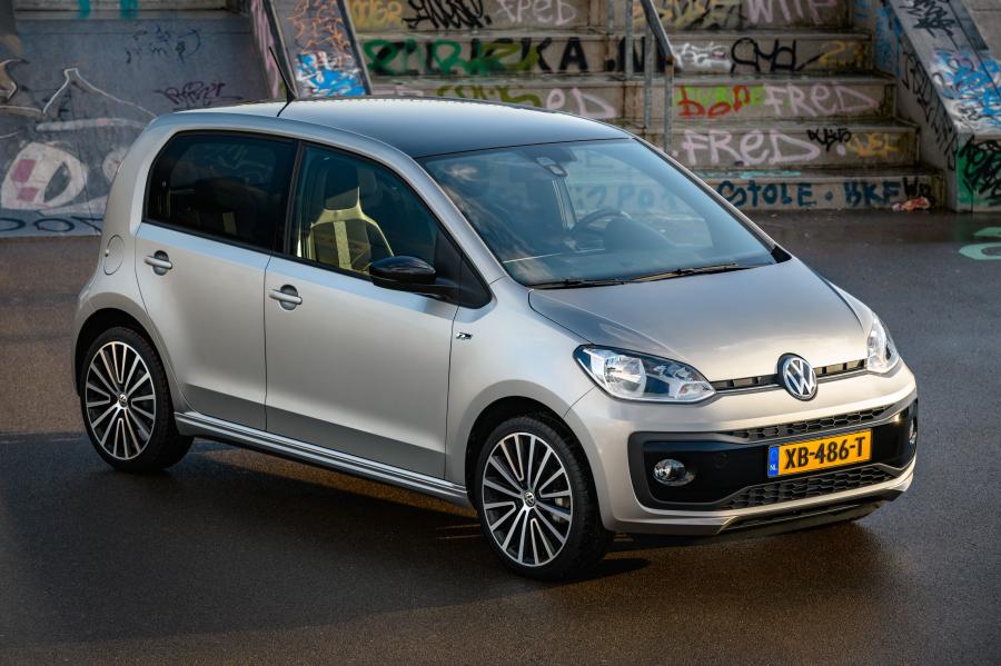  Volkswagen up! R-Line 2018 года  (WW) (фото 10 из 10)